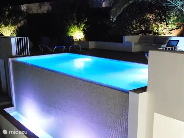 Location de Vacances Espagne, Costa Brava, Palamos, villa - Manuki Mas Costa Brava Villa Piscine la nuit
